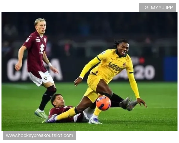 莱奥正常参加米兰合练，加比亚继续单独康复进程